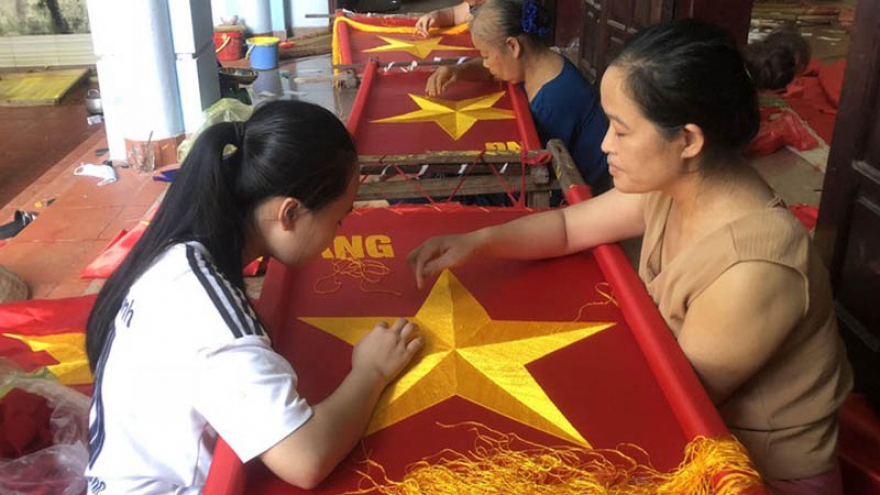 Hanoi village preserves national flag-making craft