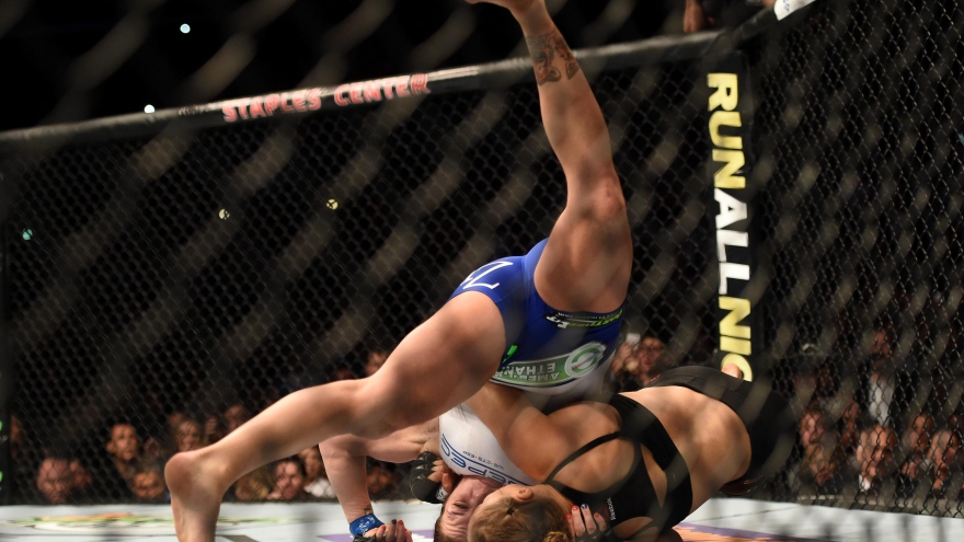 VIDEO: “Nữ hoàng UFC” thắng trận chỉ sau 14 giây giao đấu