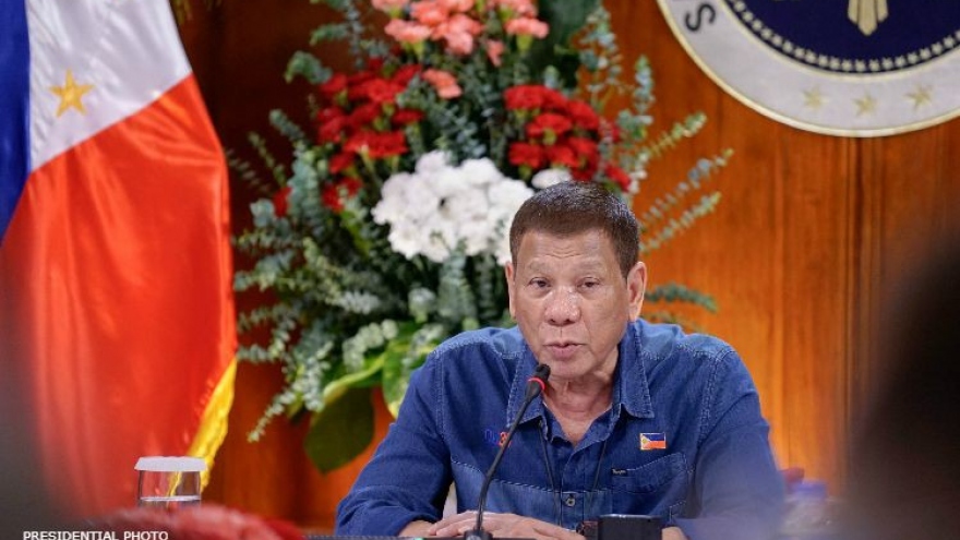 Tổng thống Philippines thừa nhận “cạn” tiền hỗ trợ người dân chống Covid-19