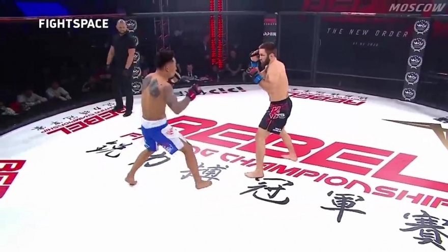 VIDEO: Quay lưng ra đòn không cần nhìn, võ sĩ MMA vẫn hạ knock-out đối thủ