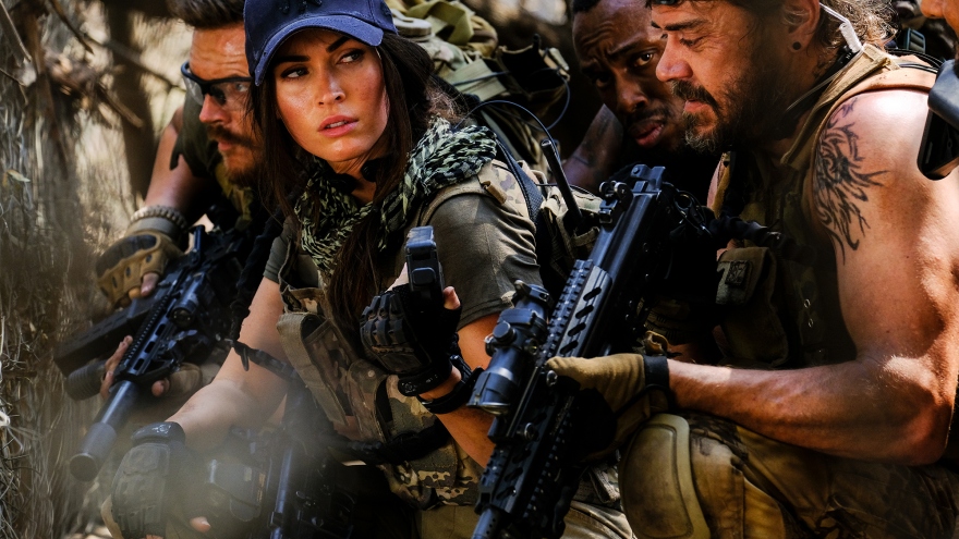 Nữ thần Megan Fox đối đầu mãnh thú trong phim hành động mới