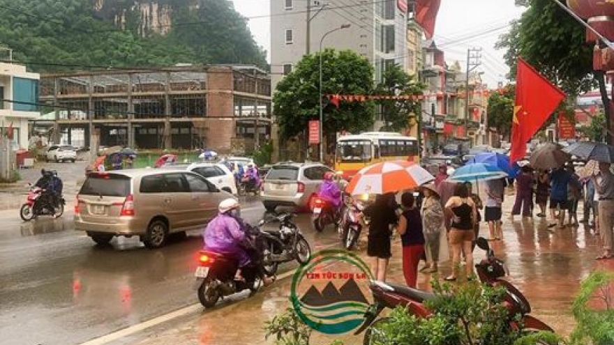 Rơi xuống cống thoát nước, 1 người đàn ông bị cuốn trôi