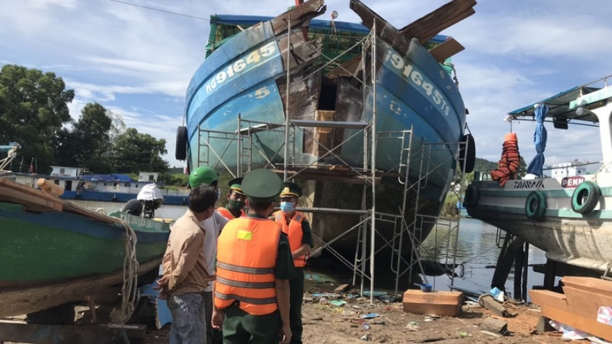 Kiên Giang tìm được phương tiện va chạm gây nghiêng đổ trụ điện trên biển