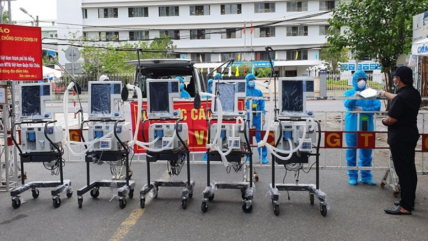 Thêm 5 máy thở hiện đại gần 3 tỉ đồng trao cho BV Đà Nẵng