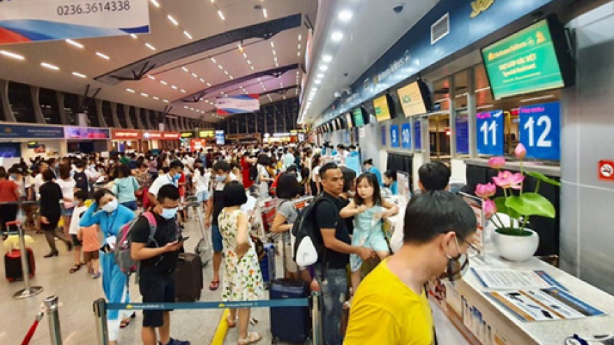 Tourists stranded in Da Nang to be brought home by air
