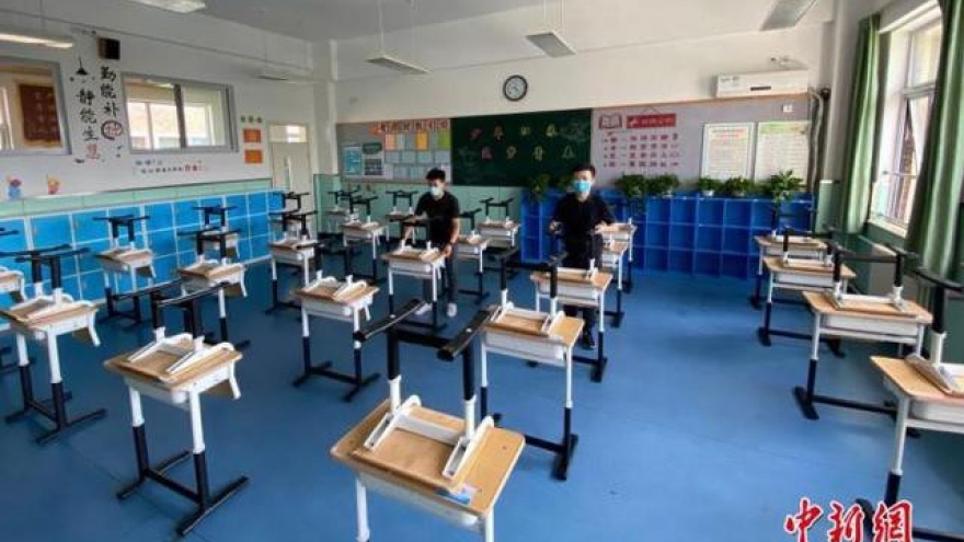 Tỷ lệ học sinh cận thị ở Trung Quốc tăng sau nửa năm học trực tuyến vì Covid-19
