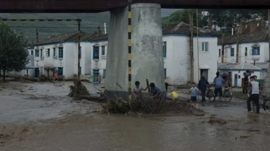 Triều Tiên phân phát lương thực cho cư dân vùng bị ngập lụt do mưa lũ