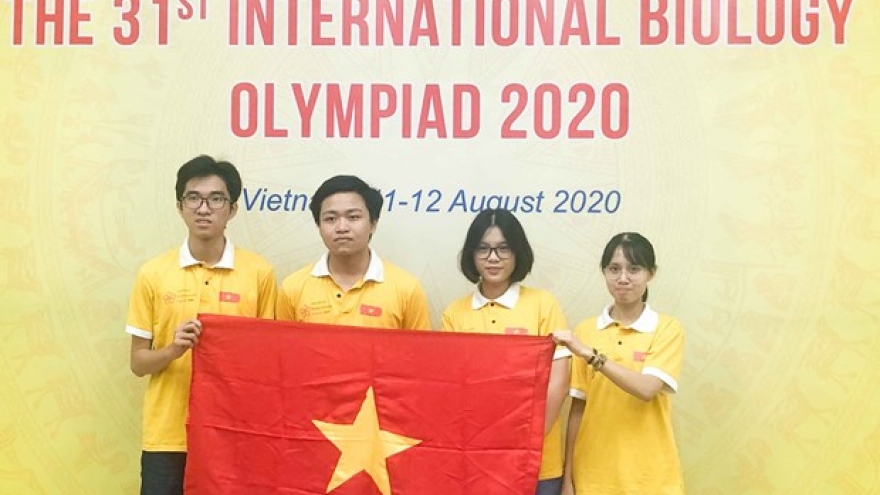 Vietnam wins four prizes at Int’l Biology Olympiad 2020