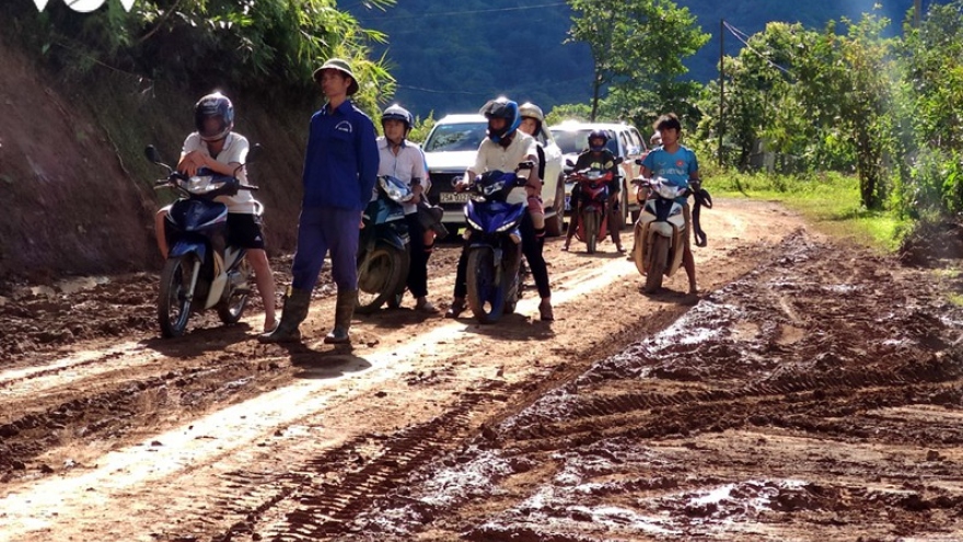 Lai Châu tập trung khắc phục giao thông sau mưa lũ