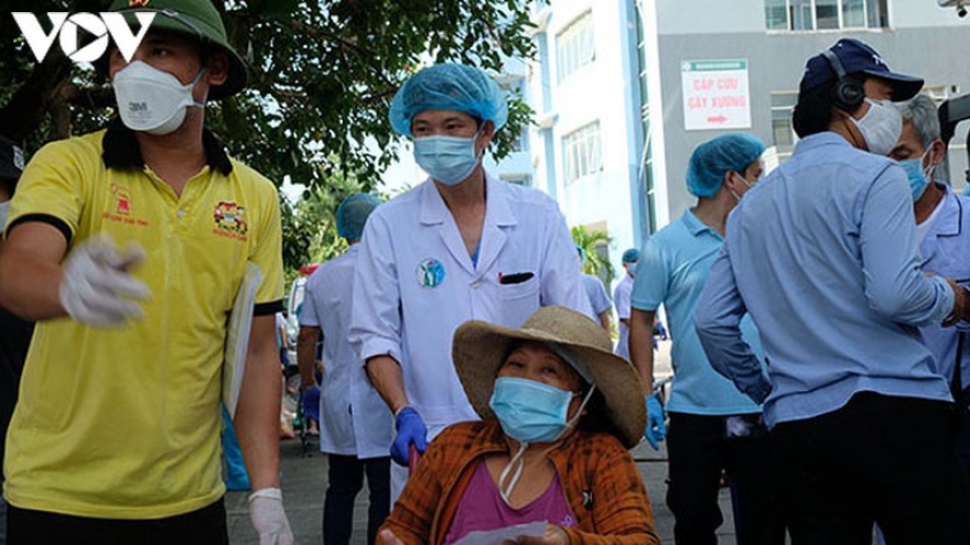 Ngày đầu dỡ bỏ phong tỏa tại các khu dân cư gần 3 bệnh viện Đà Nẵng
