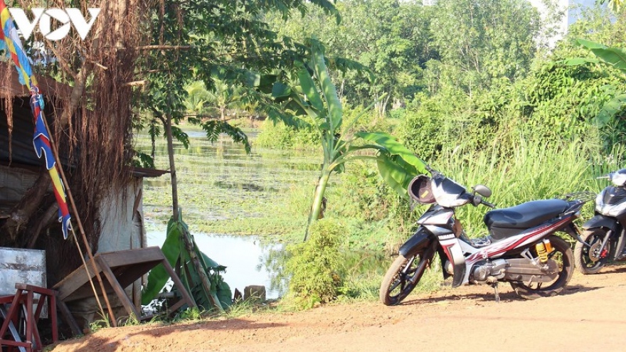 Rủ nhau tắm hồ gần nhà, 2 chị em ruột đuối nước thương tâm