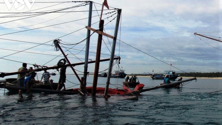 Thời tiết xấu, 2 tàu cá ngư dân Quảng Nam gặp nạn