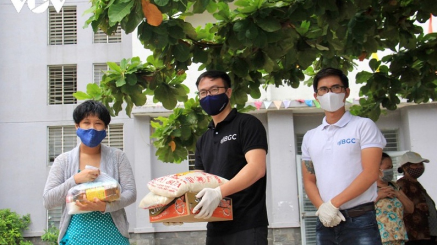Nhóm bạn trẻ Đà Nẵng hỗ trợ người khó khăn giữa vùng dịch Covid-19