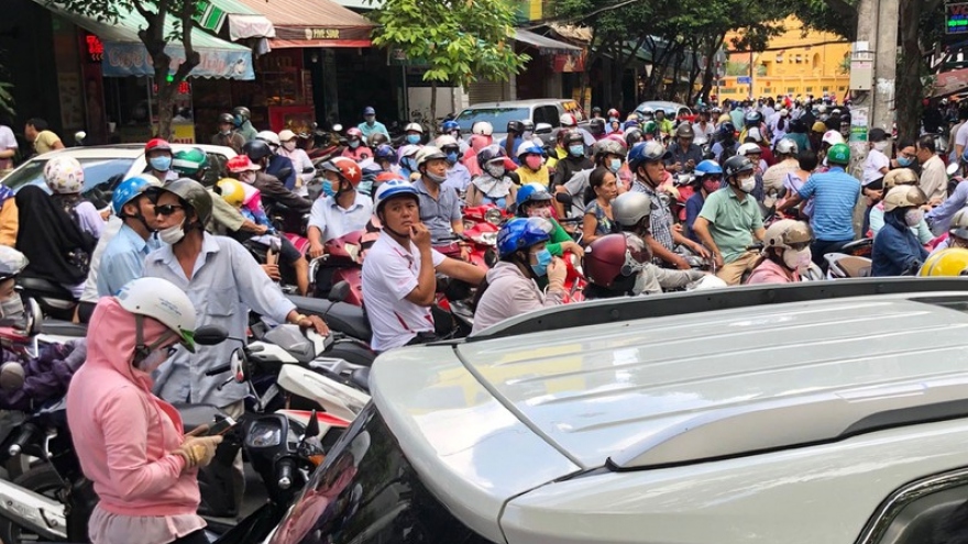 Cần Thơ: Ngày đầu tựu trường, phụ huynh và học sinh khổ sở vì kẹt xe