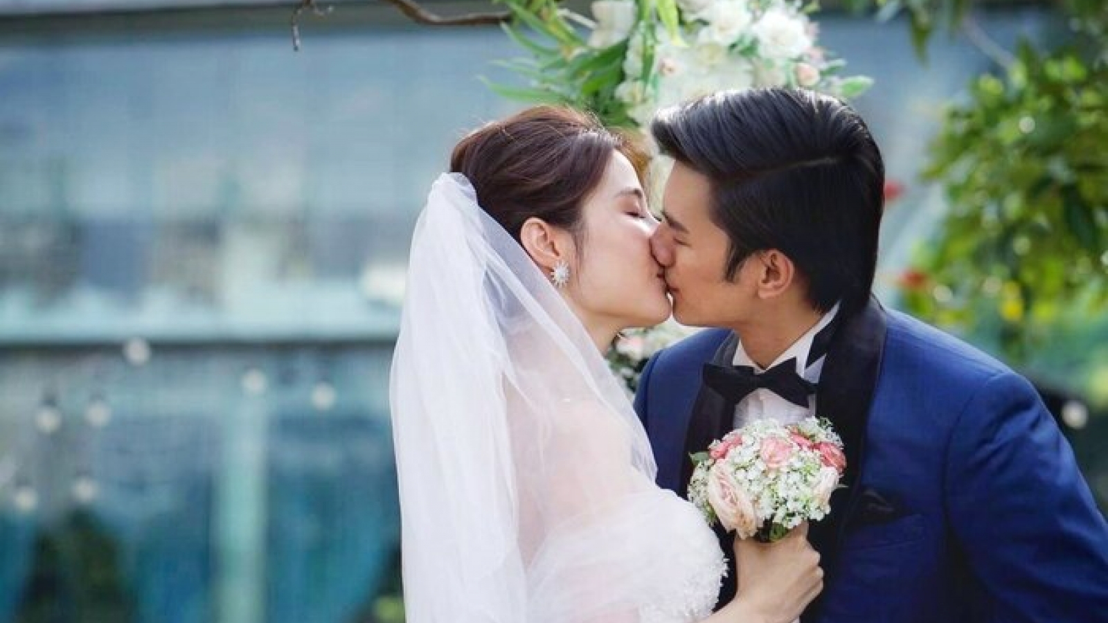 Nhan Phúc Vinh "khoá môi" Diễm My 9x ngọt ngào trong tập cuối "Tình yêu và tham vọng"