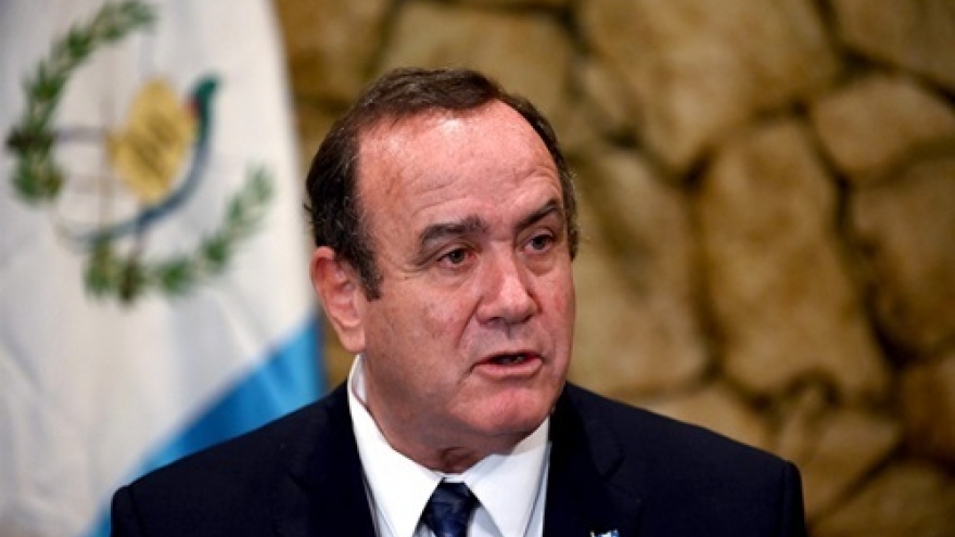 Tổng thống Guatemala mắc Covid-19