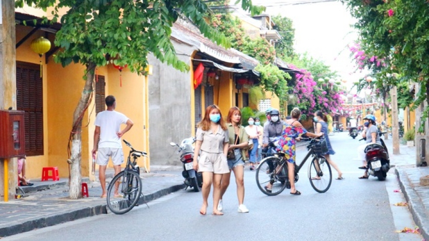 Tourists return to UNESCO-recognised Hoi An after social distancing ends