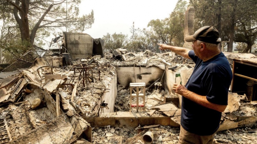 Vệ binh Quốc gia Mỹ giải cứu hơn 200 người từ đám cháy rừng ở bang California