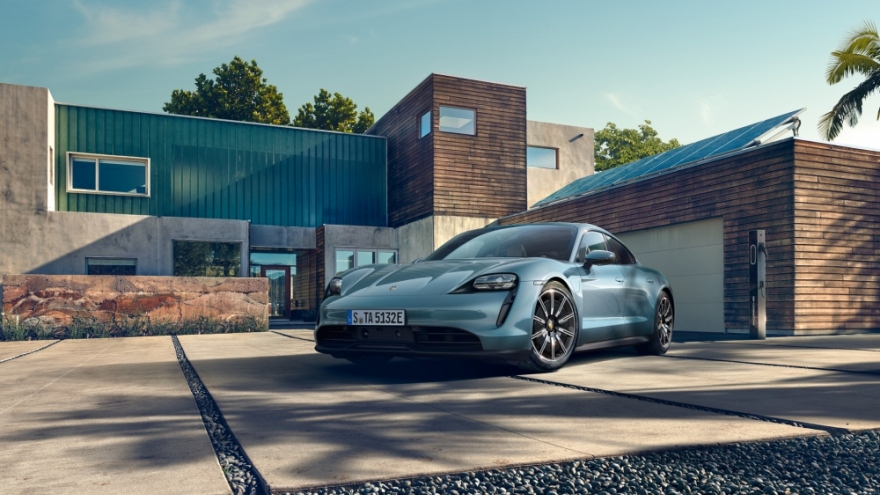 Siêu xe chạy điện Porsche Taycan có giá cao nhất gần 10 tỷ đồng