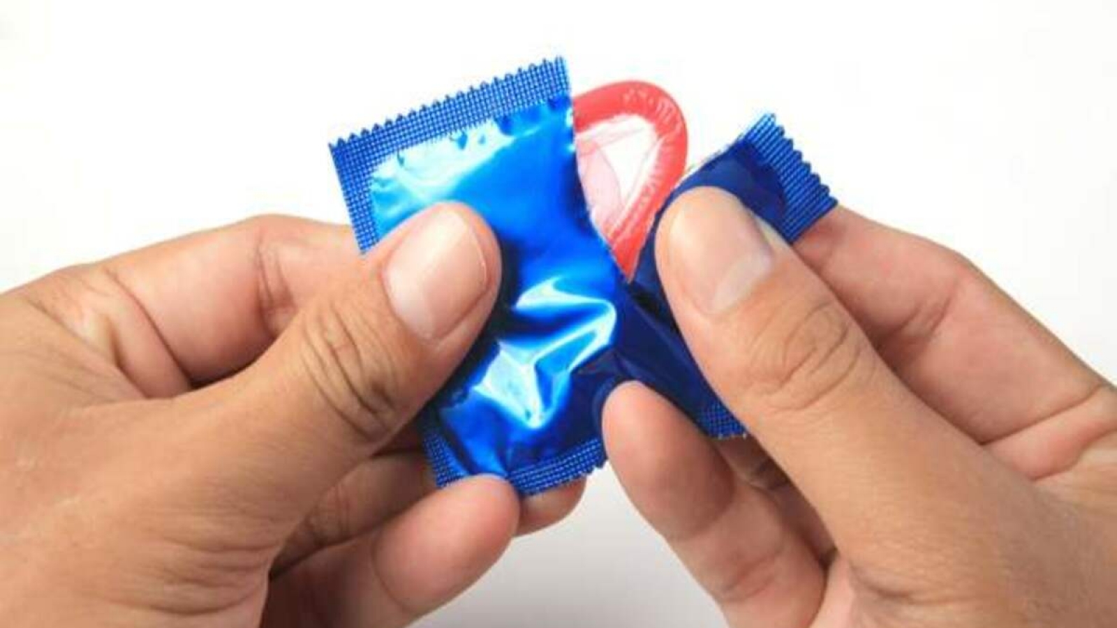 Lưu ý khi sử dụng bao cao su để ngăn ngừa bệnh lây qua đường tình dục