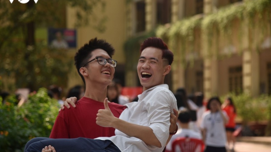 Học sinh Hà Nội hào hứng ngày tựu trường năm học đặc biệt mùa Covid-19