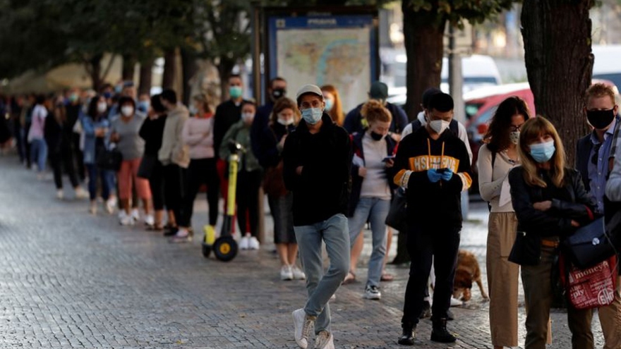 Séc là một trong ba nước có tỷ lệ lây nhiễm Covid-19 cao nhất châu Âu