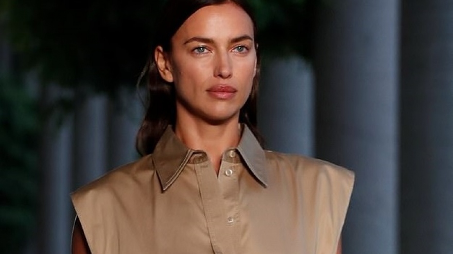 Irina Shayk thần thái cuốn hút trên sàn catwalk