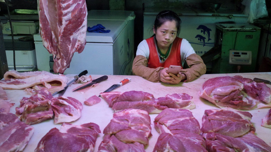 Trung Quốc tiếp tục xả kho gần 13.000 tấn thịt lợn dự trữ ra thị trường