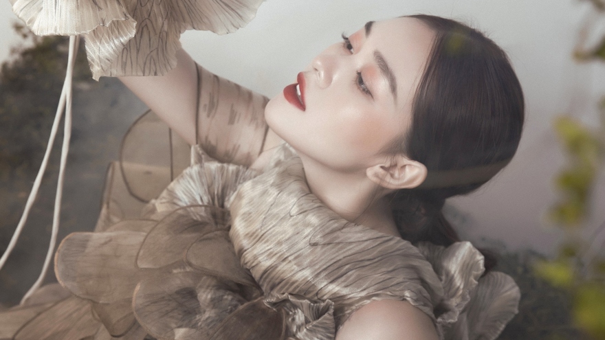 Á hậu Tường San đẹp ma mị trong bộ ảnh đón Trung thu