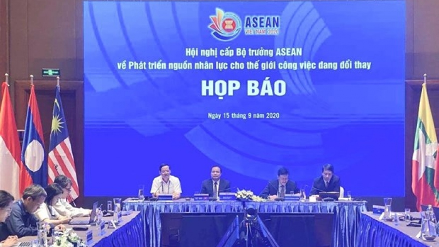 ASEAN looks to promote human resources development cooperation
