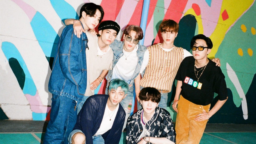 BTS đạt No.1 Billboard Hot 100, làm nên lịch sử với “Dynamite“