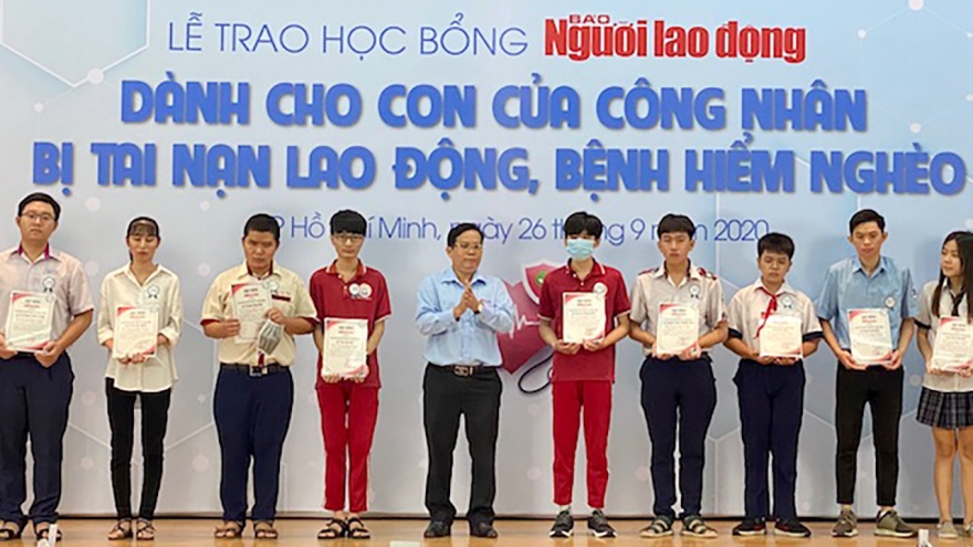 110 suất học bổng dành tặng cho con công nhân bị tai nạn lao động, bệnh hiểm nghèo