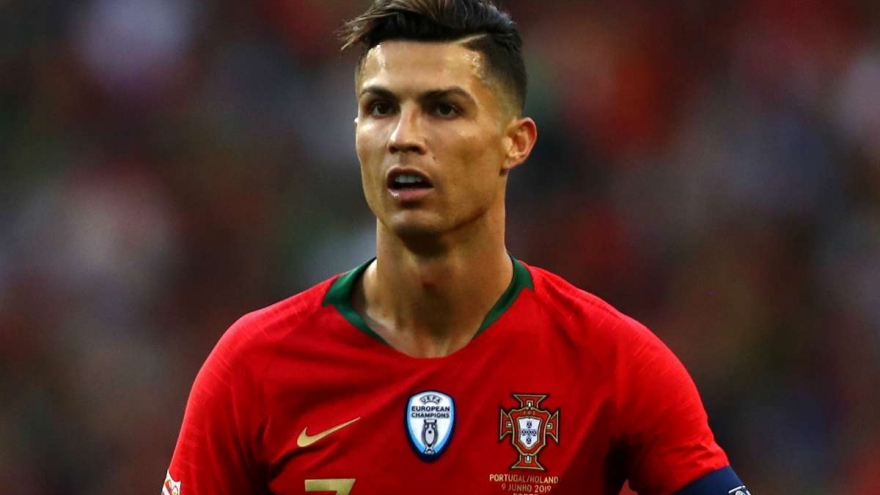 Ronaldo bị nhiễm trùng bàn chân, khó đá Nations League 