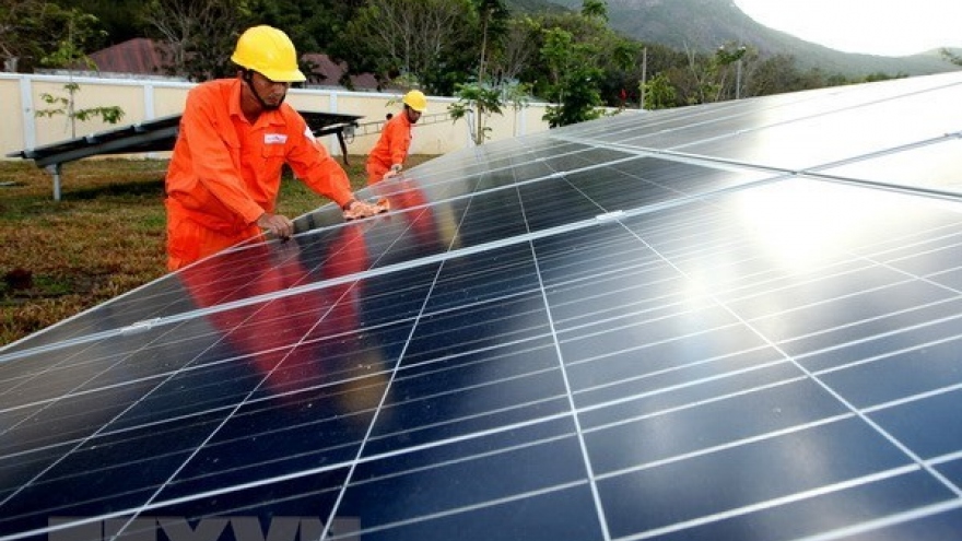 EVN pilots online platform to assist with roof-top solar power development