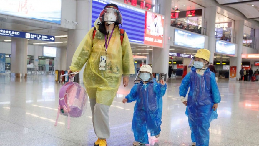 Trung Quốc: 2 công nhân bốc dỡ hàng đông lạnh nhiễm SARS-CoV-2