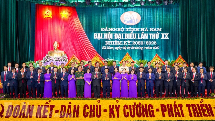 Ban Chấp hành Đảng bộ tỉnh Hà Nam khoá XX ra mắt Đại hội