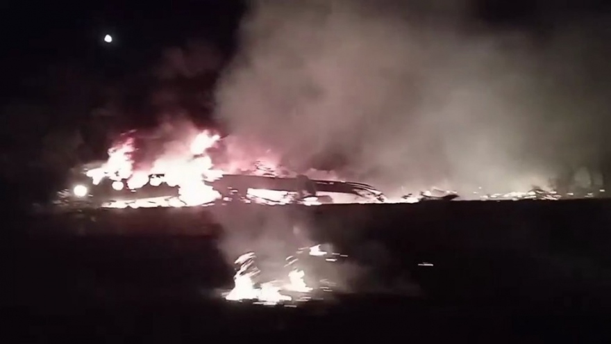 Hiện trường vụ tai nạn máy bay Ukraine khiến 25 người thiệt mạng