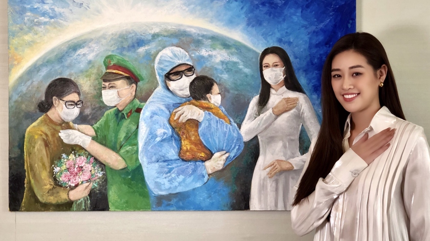 Bức tranh “Những trái tim yêu thương” của Hoa hậu Khánh Vân được đấu giá 150 triệu đồng