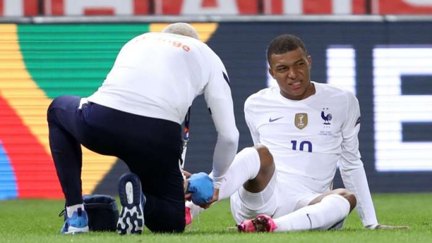 Kylian Mbappe dính chấn thương sau khi giúp Pháp đánh bại Thụy Điển