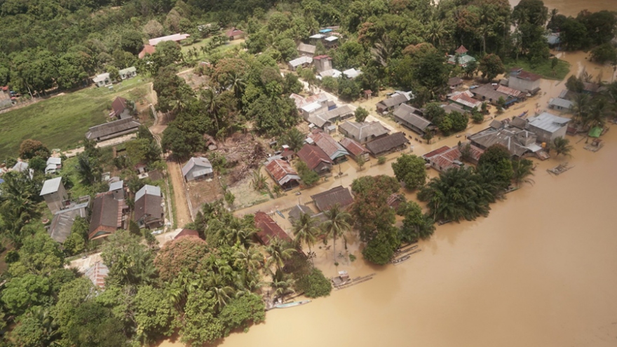 Lũ lụt, lở đất làm chết hơn 50 người ở Indonesia