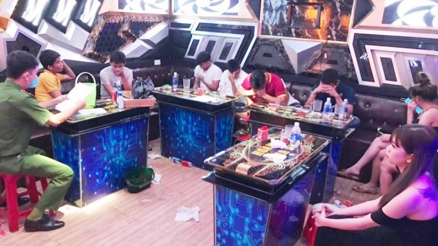 Quảng Nam: Lại phát hiện 10 thanh niên “phê” ma túy tại quán karaoke  