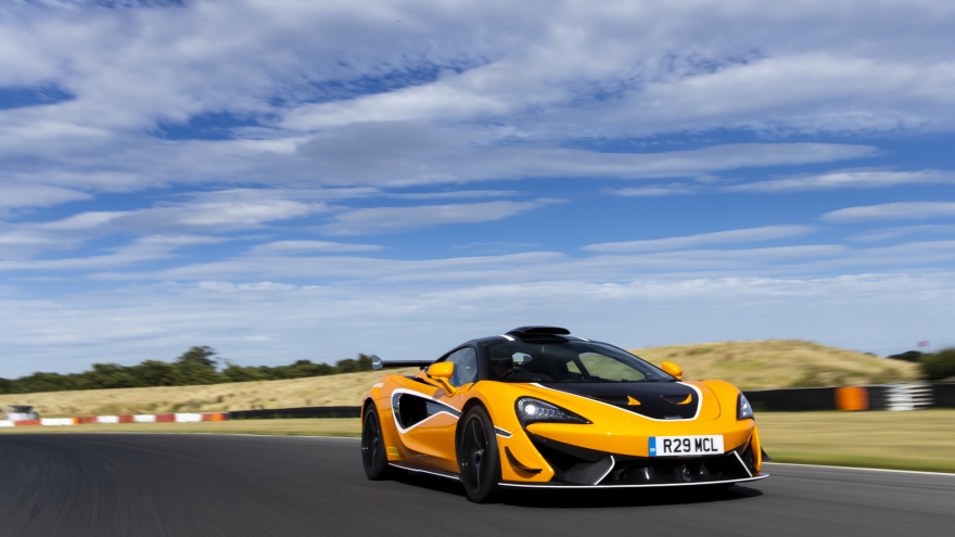 Ảnh chi tiết McLaren 620R giá gần 300.000 USD