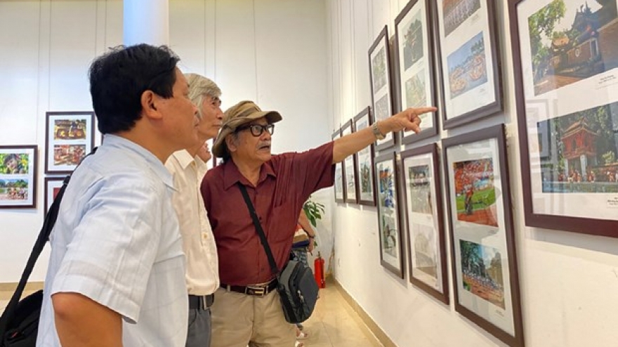 Photo exhibition on Hanoi opens