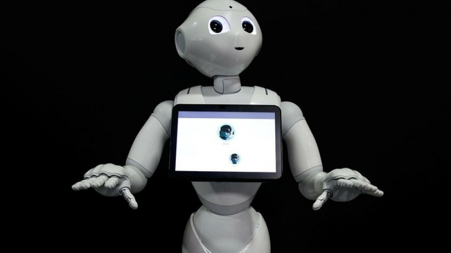 Pháp triển khai Robot nhắc đeo khẩu trang tại địa điểm công cộng