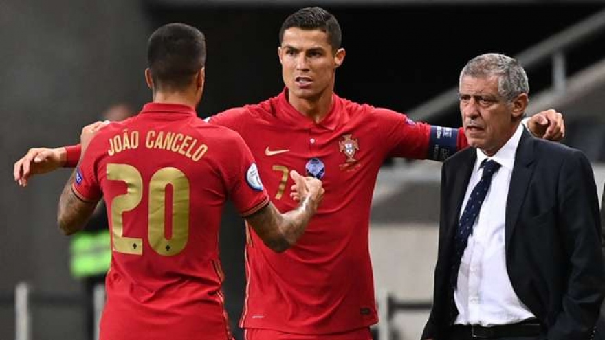 Xé lưới Thụy Điển, Ronaldo lập kỷ lục vô tiền khoáng hậu