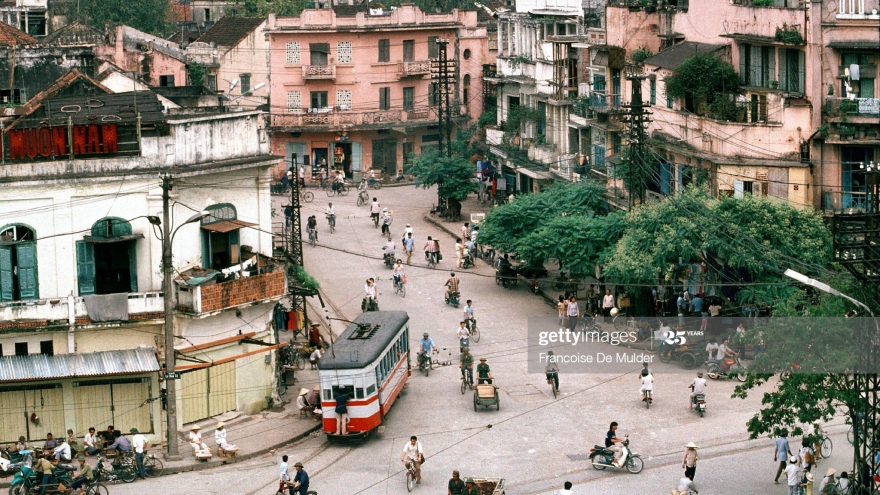 Hanoi in 1989 as seen through the lens of French journalist