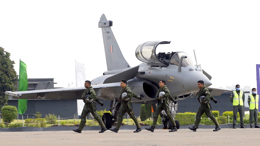Trung Quốc tăng gấp đôi số sân bay quân sự gần biên giới với Ấn Độ trong 3 năm