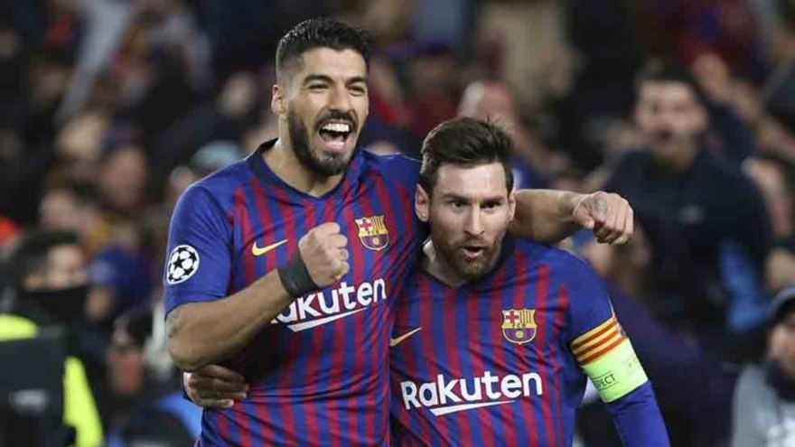 Suarez khuyên Messi hãy cố gắng "cứu" Barca 