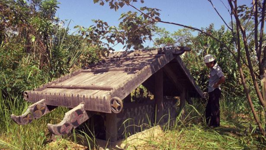 Tomb house of the Co Tu