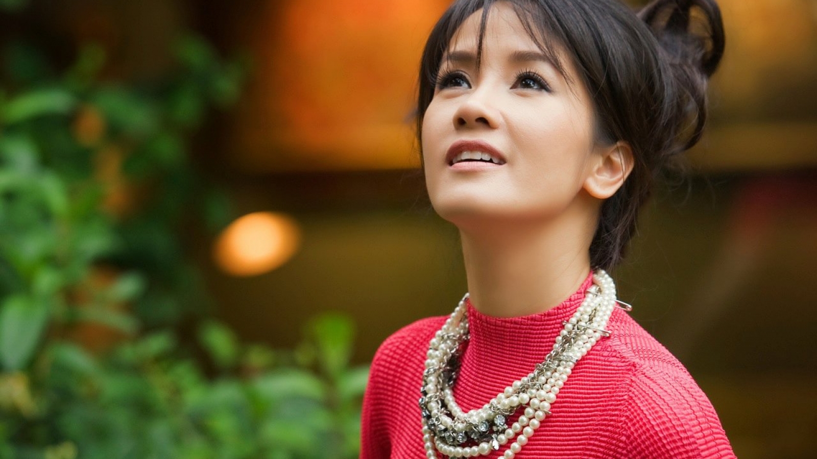 Clip: Hồng Nhung say sưa hát 'Bèo dạt mây trôi'